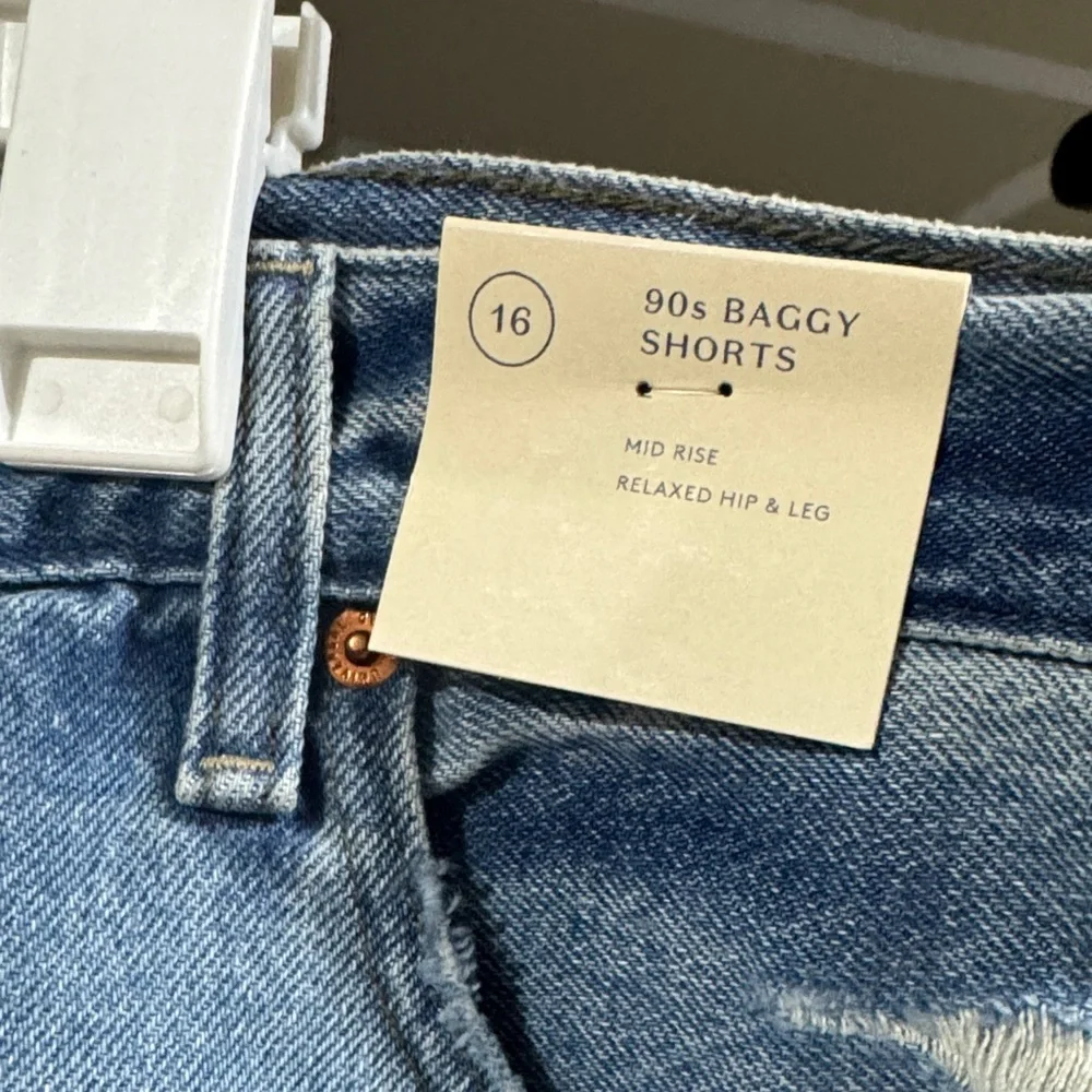 Universal Thread 90s baggy Light Blue Distressed Denim Jean Shorts Sz 16